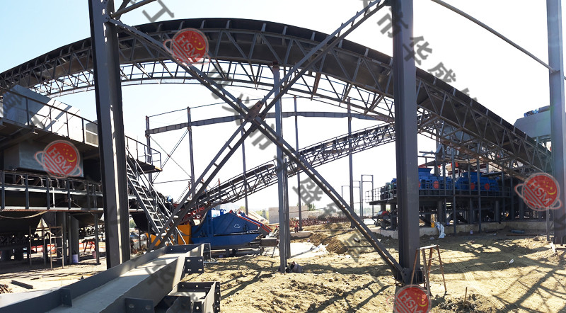 全自動液壓對輥制砂機(jī)安裝現(xiàn)場